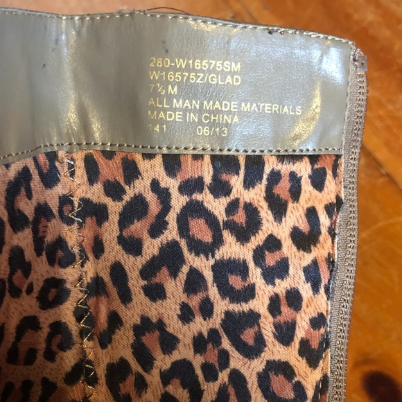 Boots - Picture 3 of 4